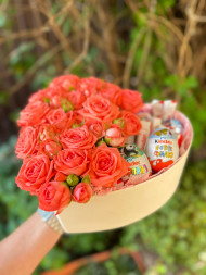 Розы и Kinder «Сладкий коралл»